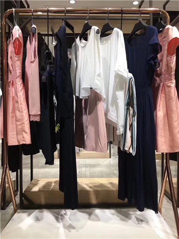 专柜 AI羽绒服清仓货源品牌折扣店女装