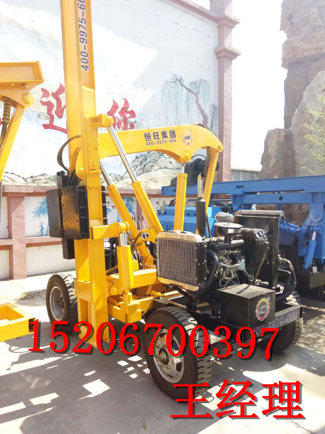 山东打桩机厂家  小四轮型护栏打桩机 乡镇道路用的护栏打桩机