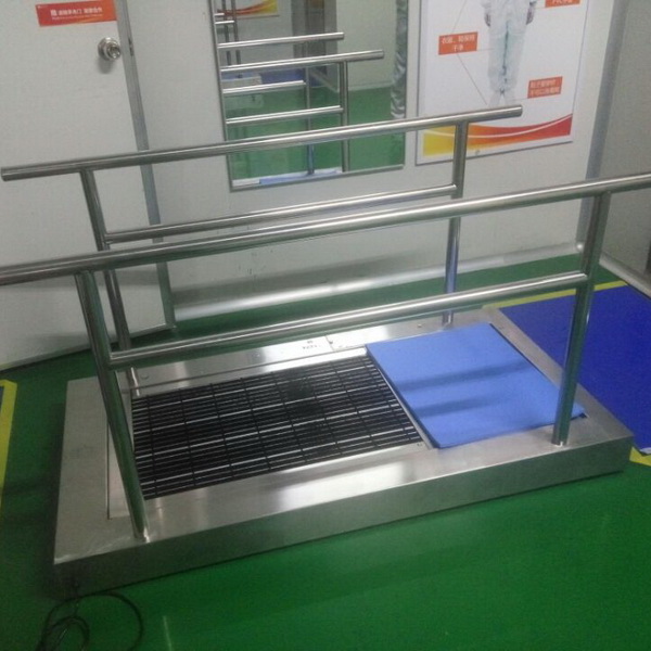 车间入口建议使用爱德宝智能鞋底清洁机
