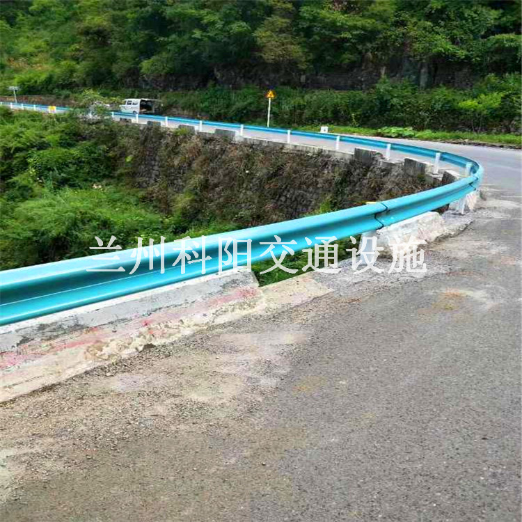 吴忠同心 波形梁护栏板 公路护栏厂家 欢迎实地考察