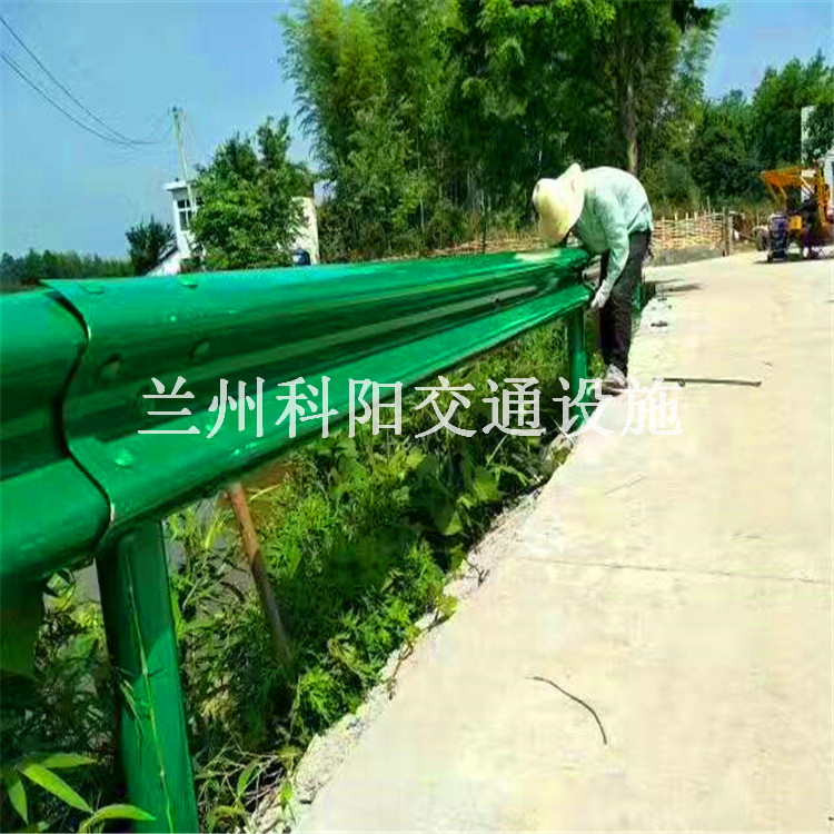 白银景泰波形梁护栏板厂家直销 安全可靠