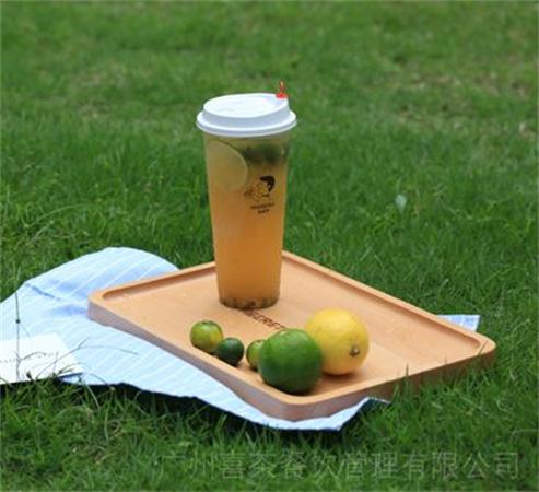 轻奢餐饮的奈雪茶品牌受到大众的青睐