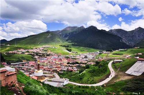 甘肃旅游丹霞的惊心动魄|兰州旅游租车价格查询|庆源供