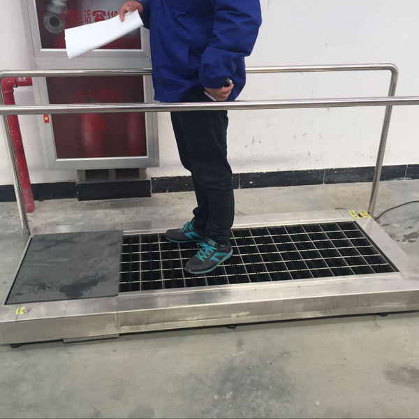 苏州车间入口鞋底清洁机就是爱德宝品牌