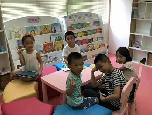 你们觉得小学生阅读馆加盟赚的多还是自己开更赚钱