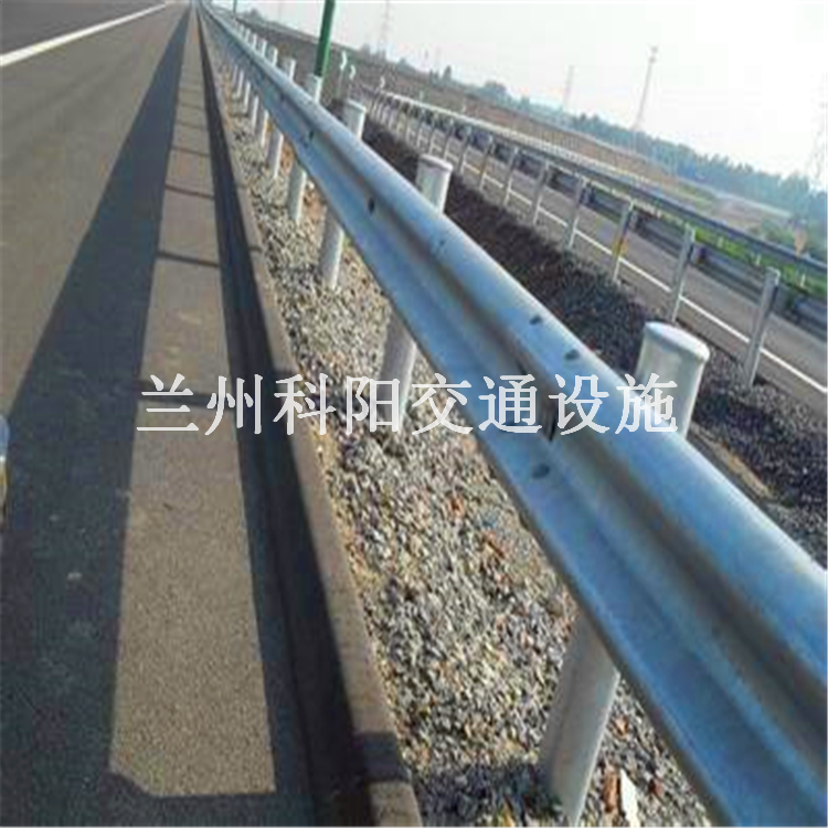 平凉公路护栏 波形护栏板的详细介绍