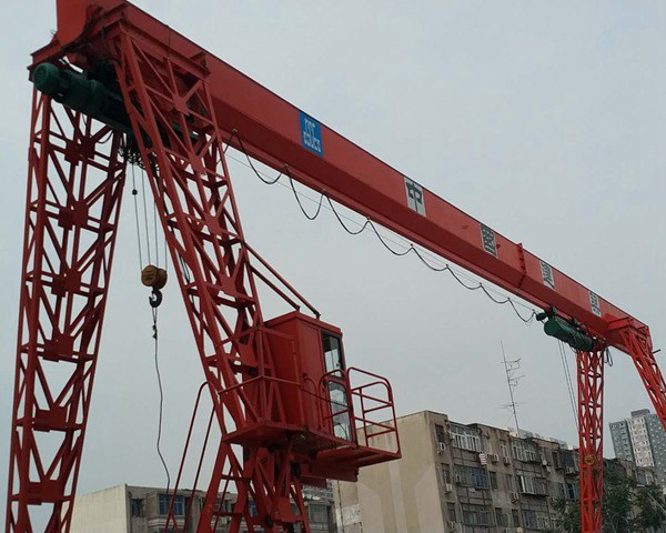 湖北黄石龙门吊选择搭载工具需注意的问题