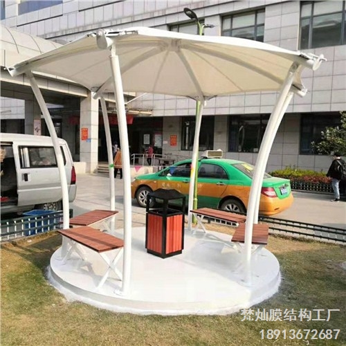 梵灿膜结构厂家提供户外吸烟亭膜结构可用于公园或广场可接受定制测量