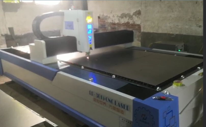 郑州鑫方凌生产LD-3015型激光切割机