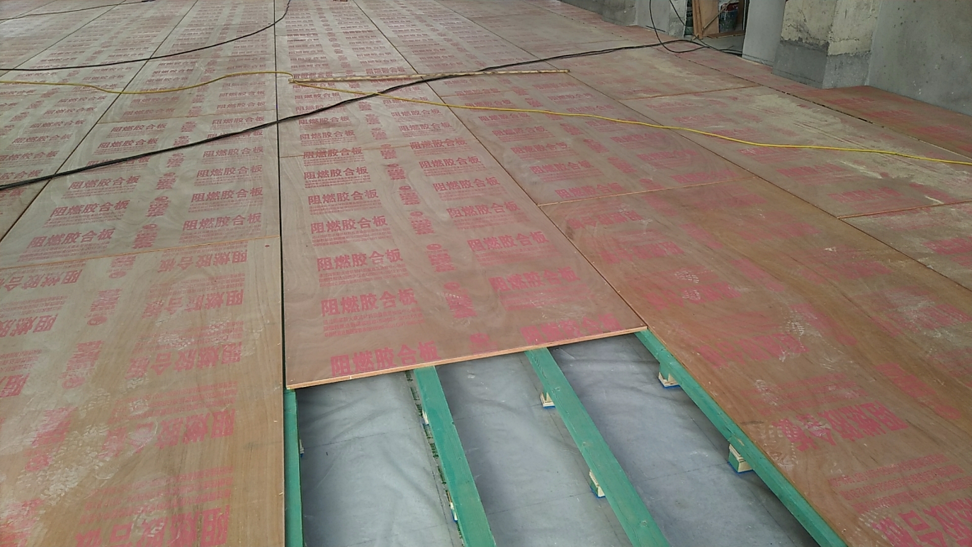 南宁专业室内篮球场木地板价格 多少钱一平米