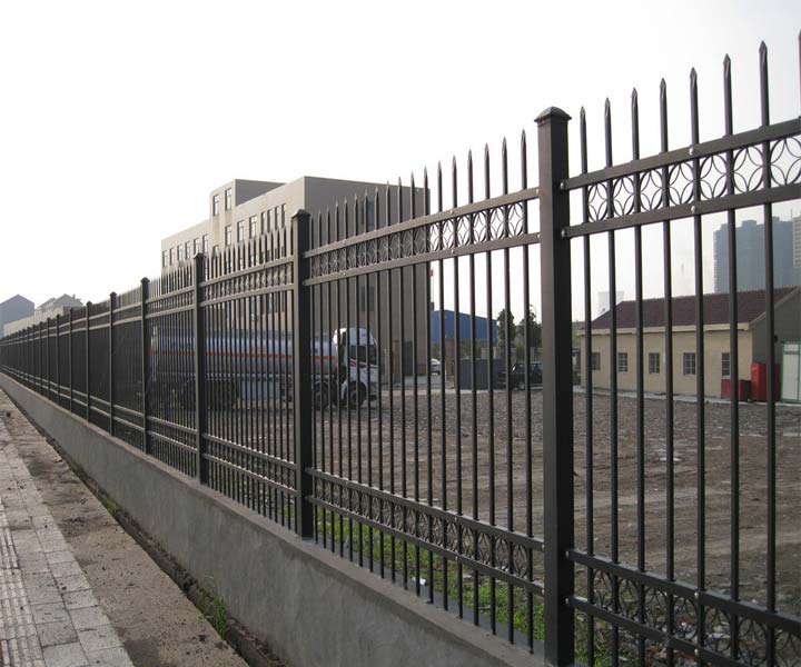 琼海别墅围墙栏杆 热镀锌方通栅栏 东方市学校围墙护栏包安装