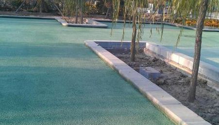 为什么我国推行用彩色透水混凝土来建设海绵城市？