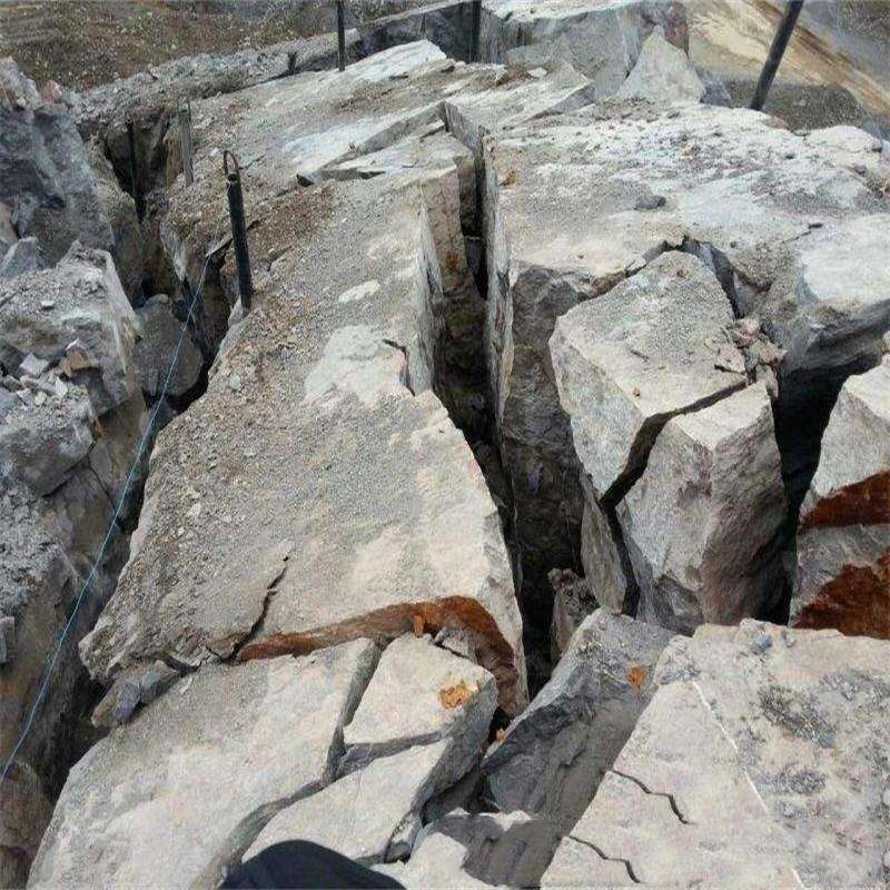 地基挖下3米遇很硬岩石挖机破碎锤打很慢推介二氧化碳致裂器