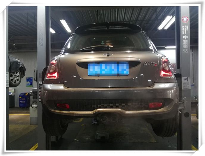 北京MINI CooperS进行变速箱油的换新