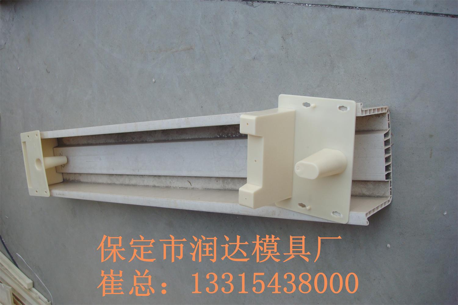 庄河市  钢丝网立柱塑料模具定做