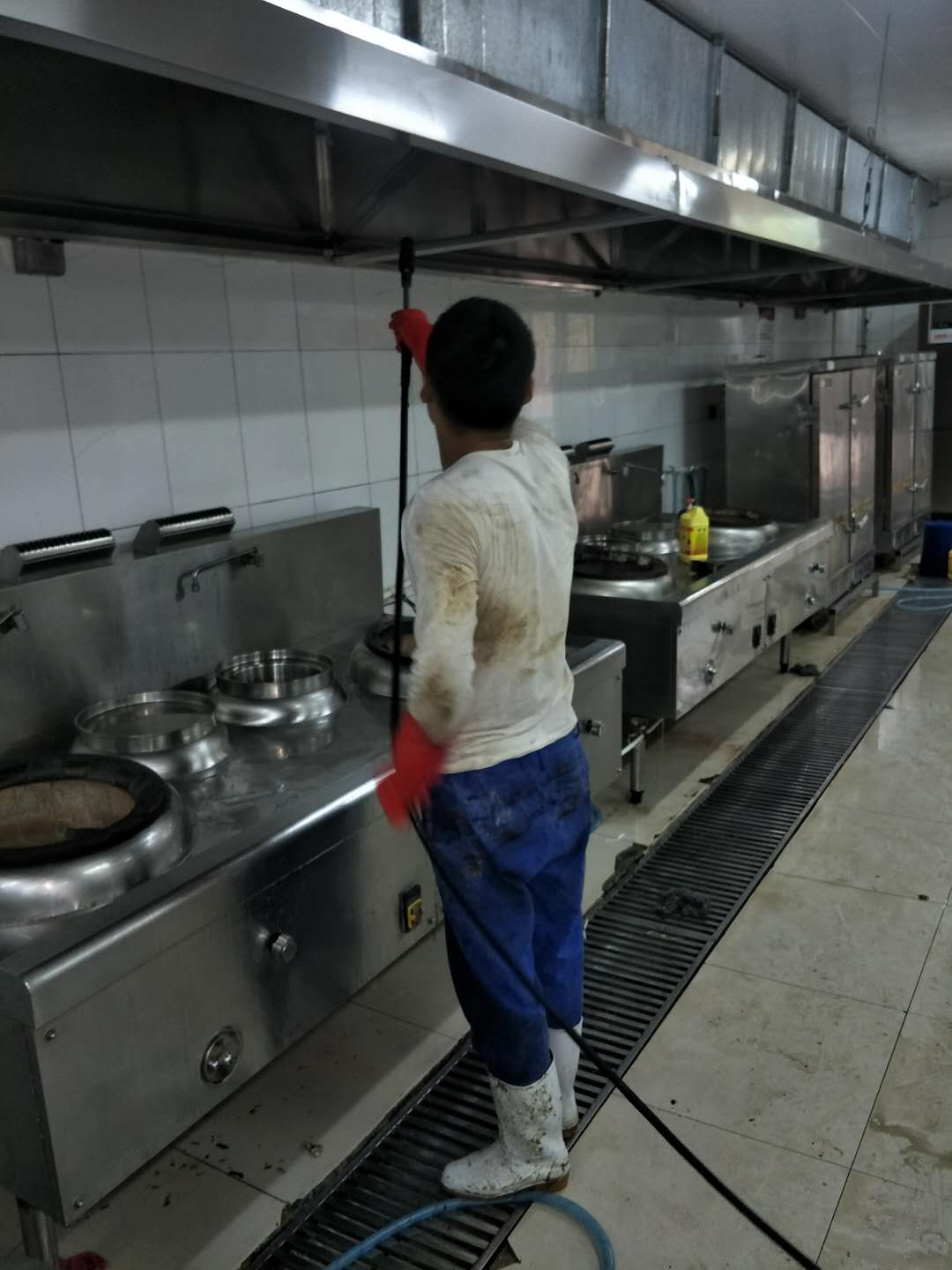 东丽区供应大型食堂油烟管道清洗学校排风食堂清洗