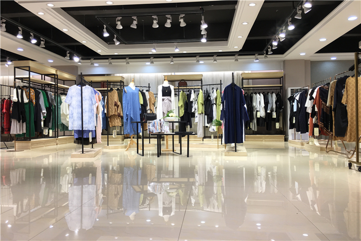 康云来羽绒服品牌折扣女装批发石家庄沈阳折扣店加盟进货