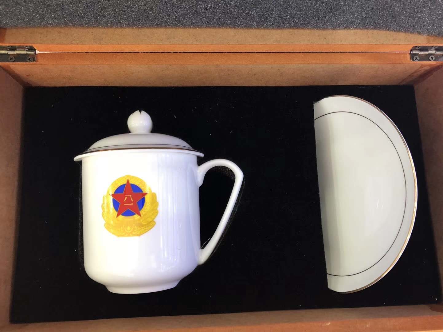八一礼品定制厂家，建军节纪念品陶瓷茶杯价格