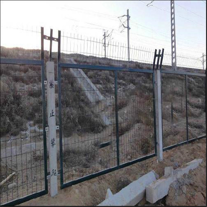 安平丝网直销高铁防护栏 道路安全隔离栏