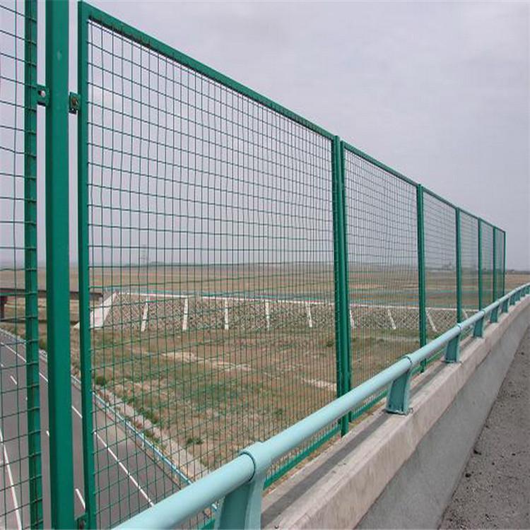 机场护栏高速公路护栏果园网养殖网桥梁护栏网