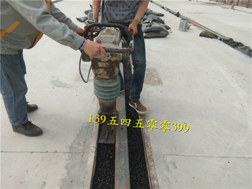 黑龙江双鸭山冷补沥青砂料填充钢铁轨道效果一个顶俩儿