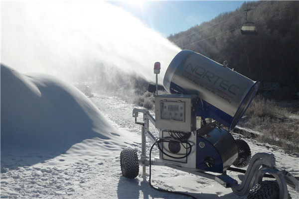 滑雪场9月黄金动工期 品牌人工造雪机快速完成建造周期