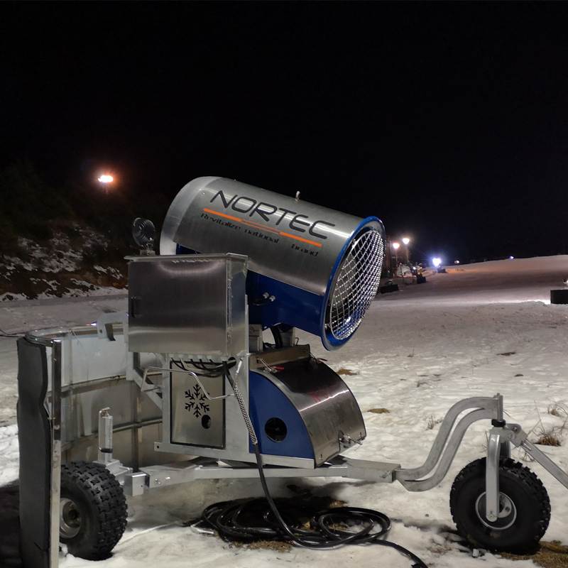 四季运营室内大型滑雪场 实力生产厂家直营品牌造雪机