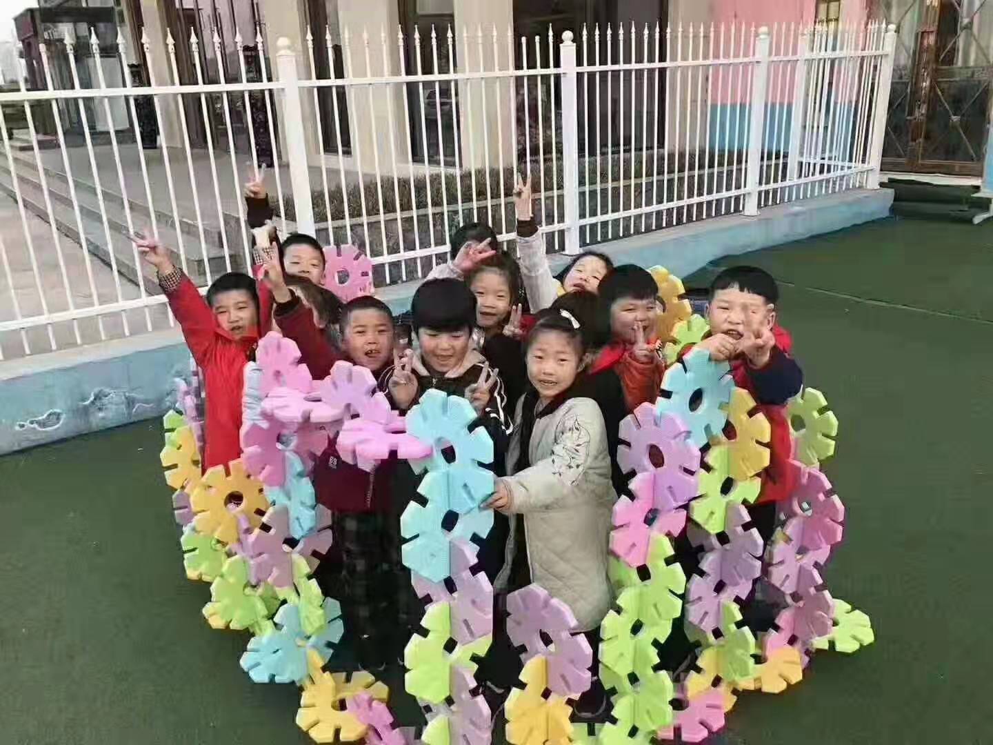 云霞游乐设备制作厂批发儿童雪花片积木