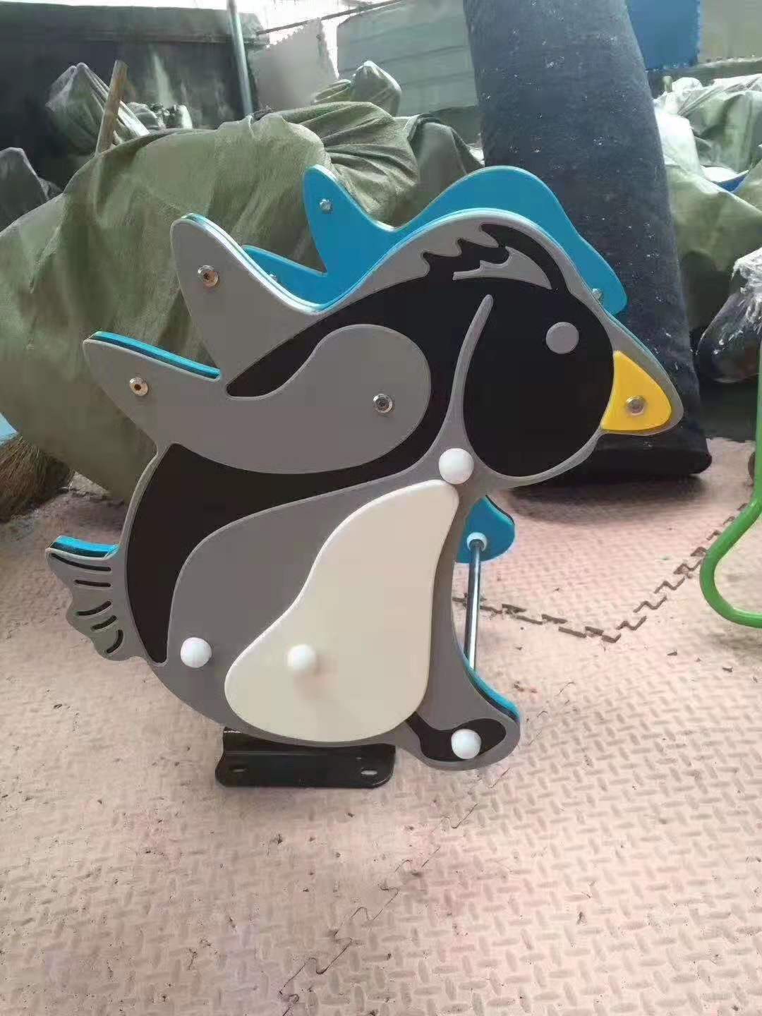 云霞游乐设备制作厂批发园林企鹅