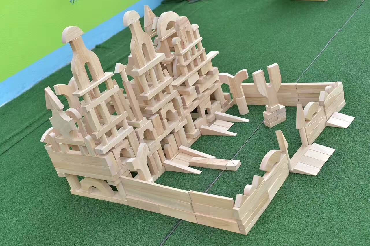 云霞游乐设备制作厂批发儿童大型木质积木