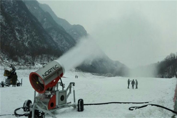 喷嘴对造雪机造出雪的质量的影响 滑雪场人工造雪机