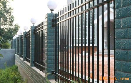 塘沽区铁艺围栏定做、工厂围墙、别墅安装护栏厂家