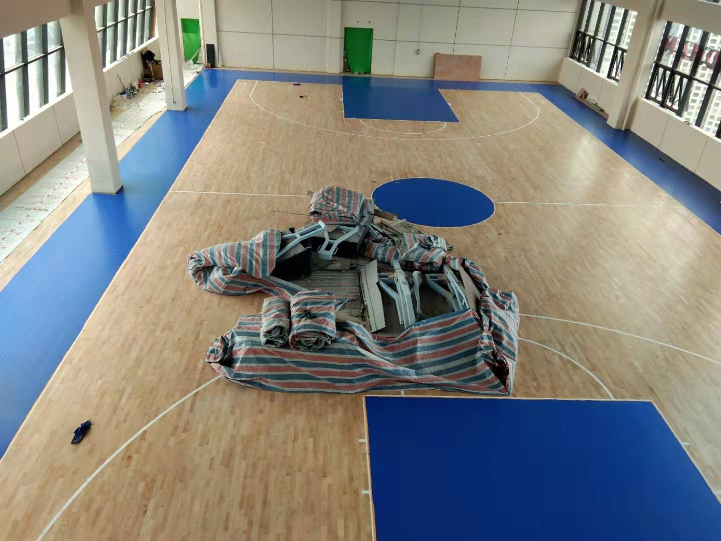 广西玉林市高校室内篮球场木地板施工