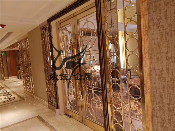 北京酒店专用玫瑰金铝板雕刻镂空屏风霸气十足