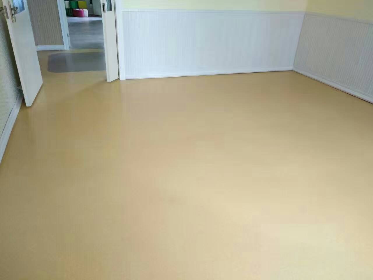 PVC塑胶地板南充地胶艺术学校羽毛球pvc地胶