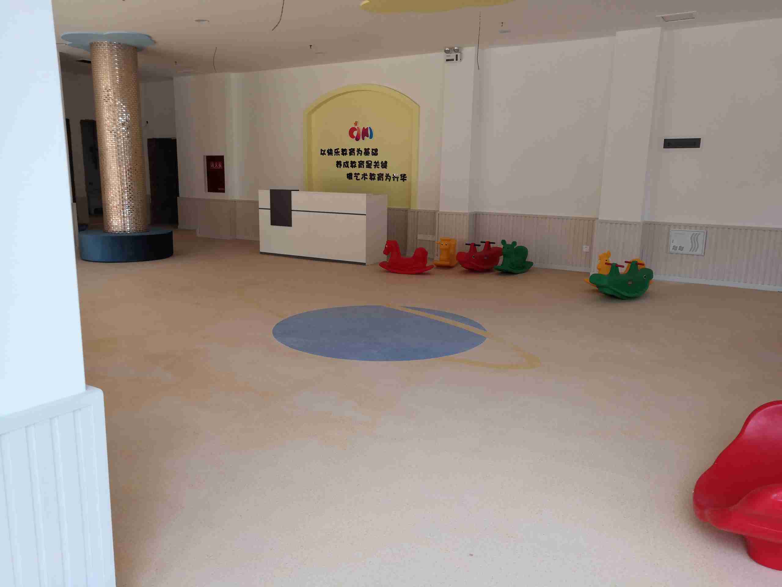 PVC塑胶地板高坪地胶艺术学校卷材地板