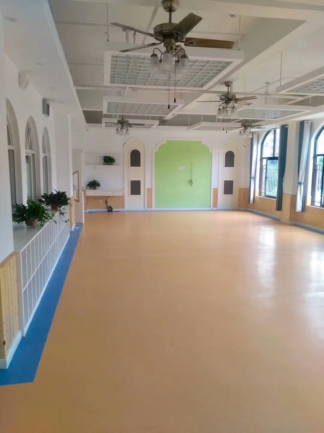 PVC塑胶地板南充地胶超市PVC幼儿园地板