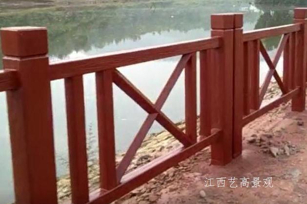 广东水泥仿木栏杆，叉型围栏安装现场效果图，惠州仿木护栏油漆喷涂工艺