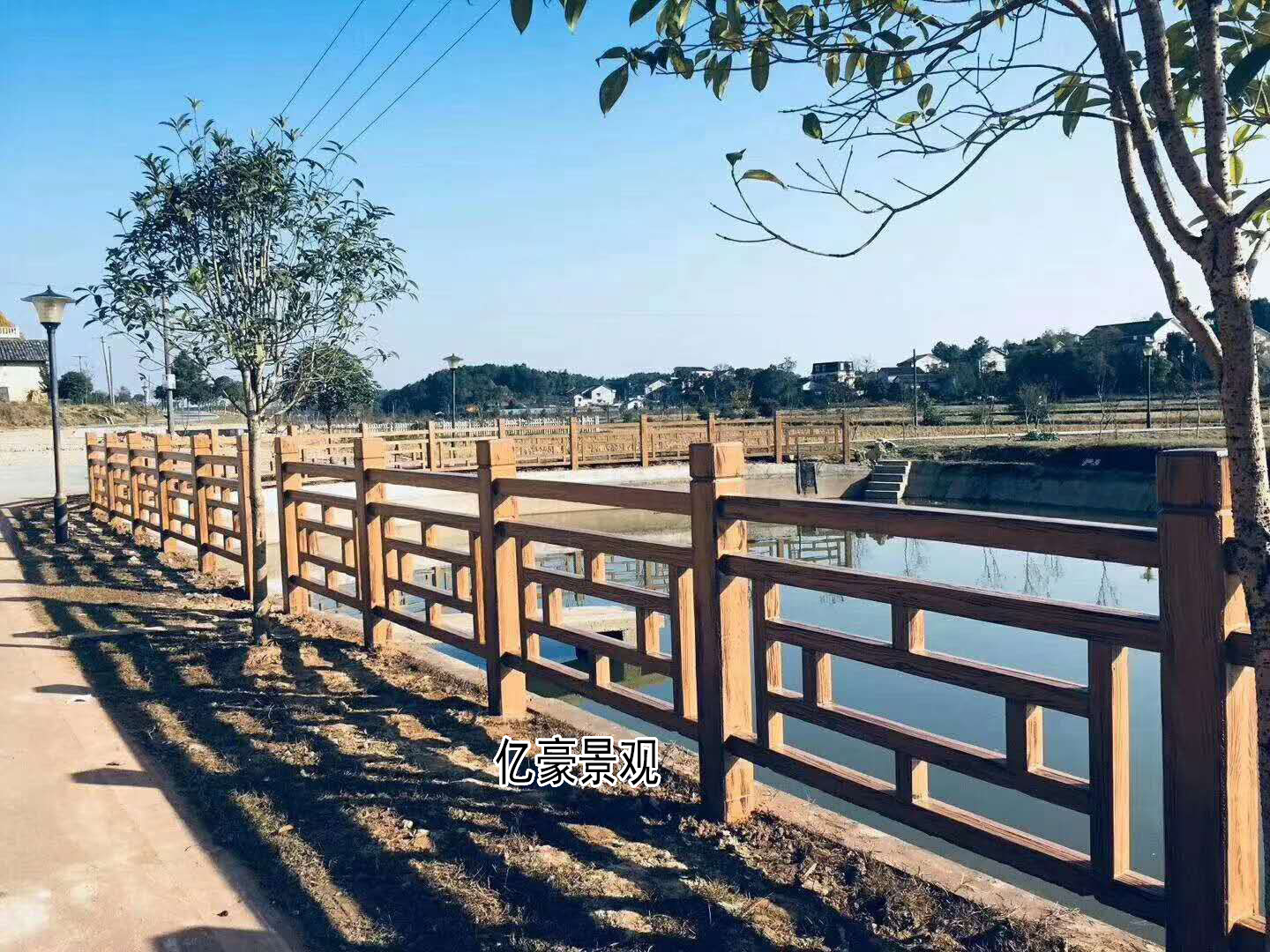 2020年仿木栏杆价格多少钱一米，水泥仿木护栏亿豪景观市场报价