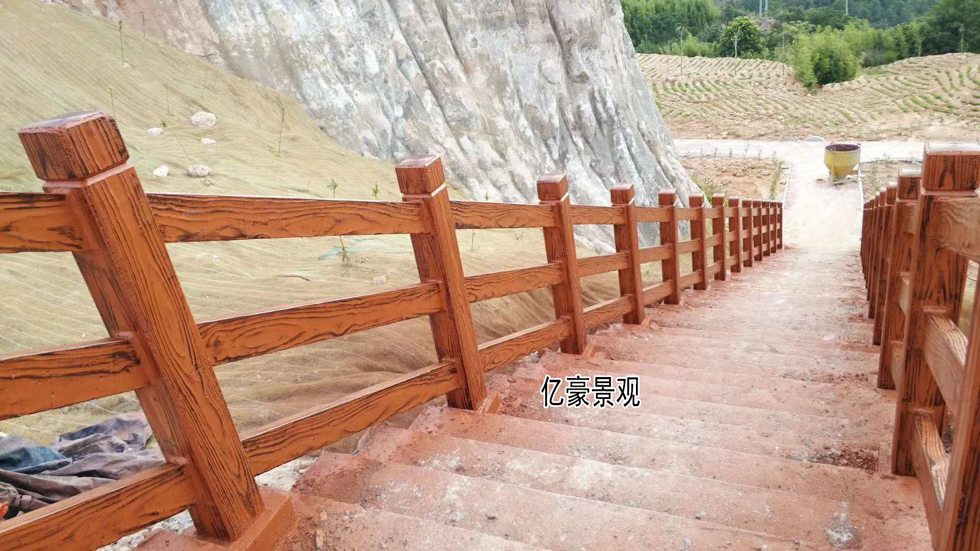 福建泉州仿木栏杆美丽乡村建设，漳州仿木护栏水泥制作鱼池塘围栏