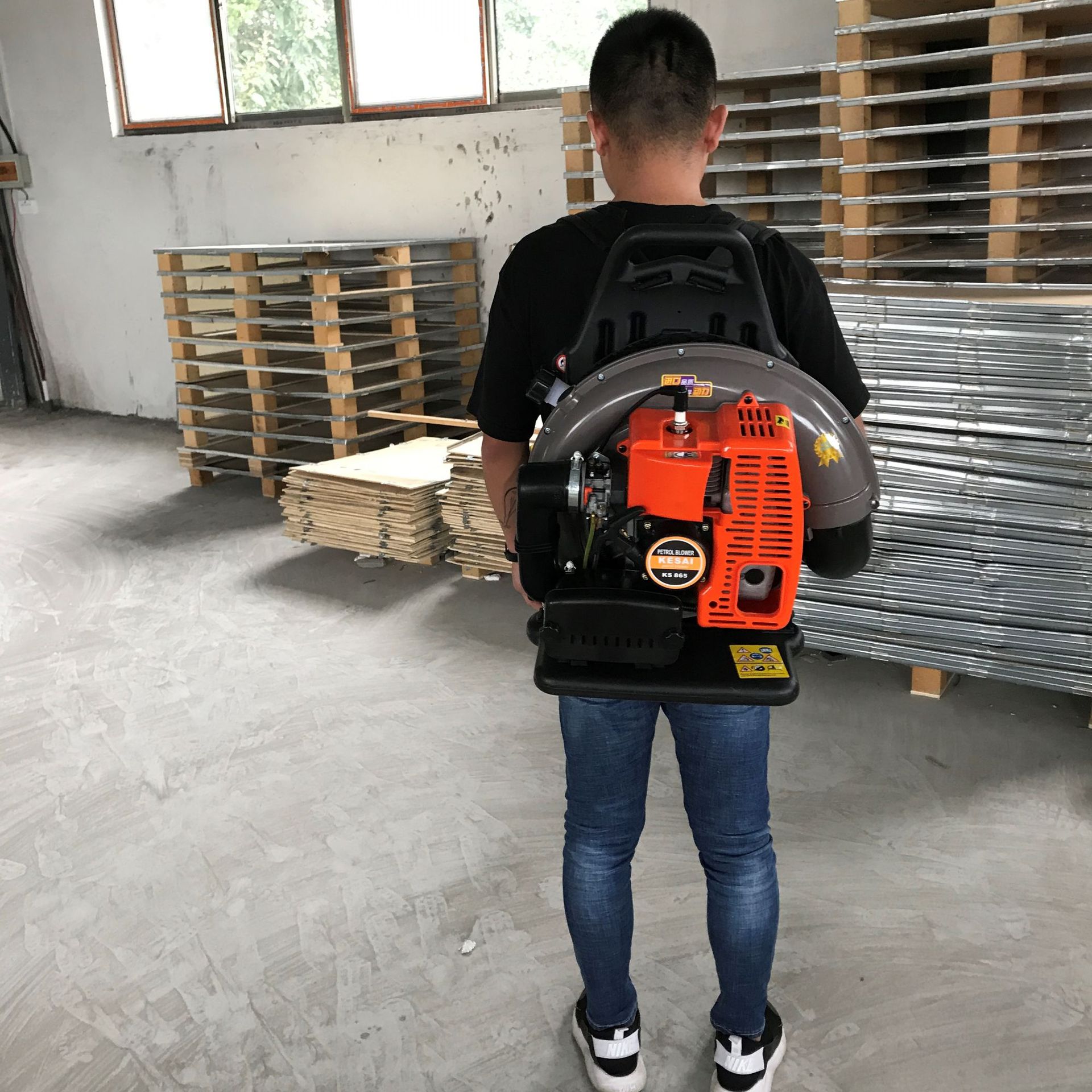 牧田EB7660TH背负式四冲程汽油吹风机大功率户外森林消防灭火器