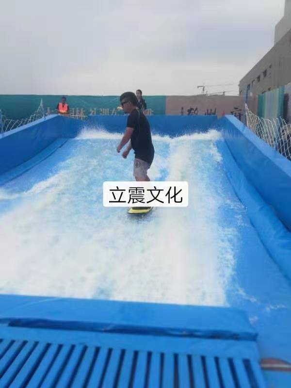 贵州毕节清凉夏日的水上冲浪租赁