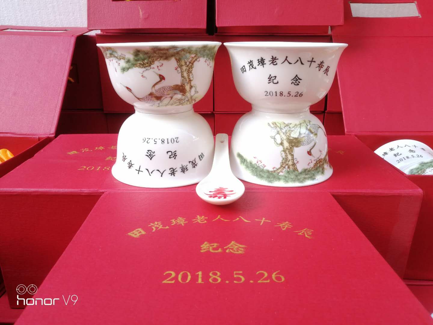 定制百岁留念品陶瓷寿碗，景德镇高温骨瓷寿碗答谢礼盒生产厂家