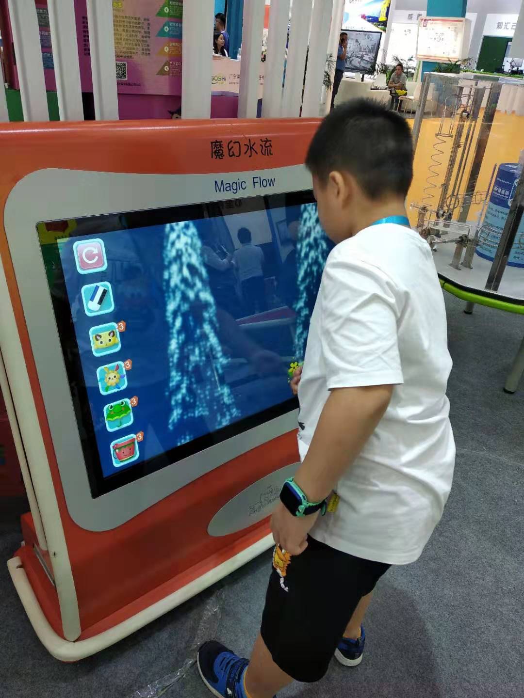 儿童智力开发互动水流屏幼儿园智能互动产品