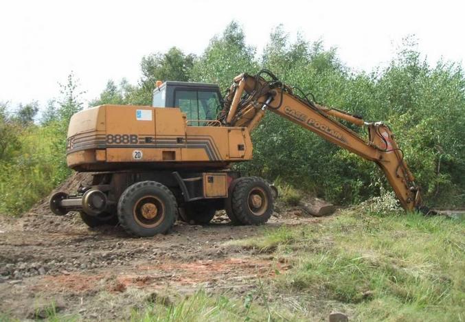 霸州亚源厂家改装多功能公铁两用轮式挖机 公路铁路两用钩机图片