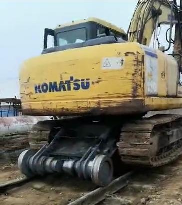 铁轨专用履带式铁路公路两用型挖掘机视频