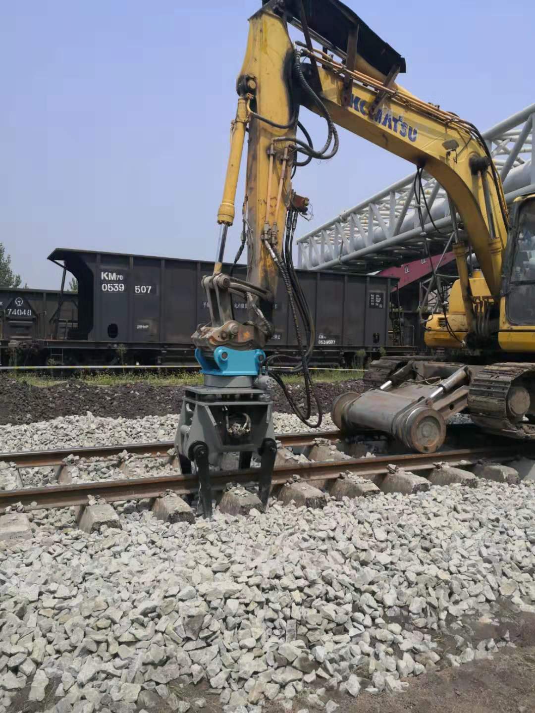 出售铁路挖掘机改装液压捣固机 铁路道碴清理捣固机液压