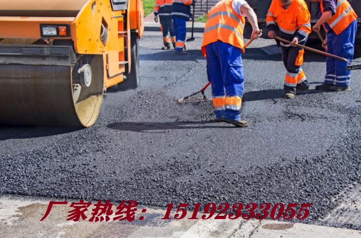 江西九江春季公路养护之坑槽修补沥青冷料