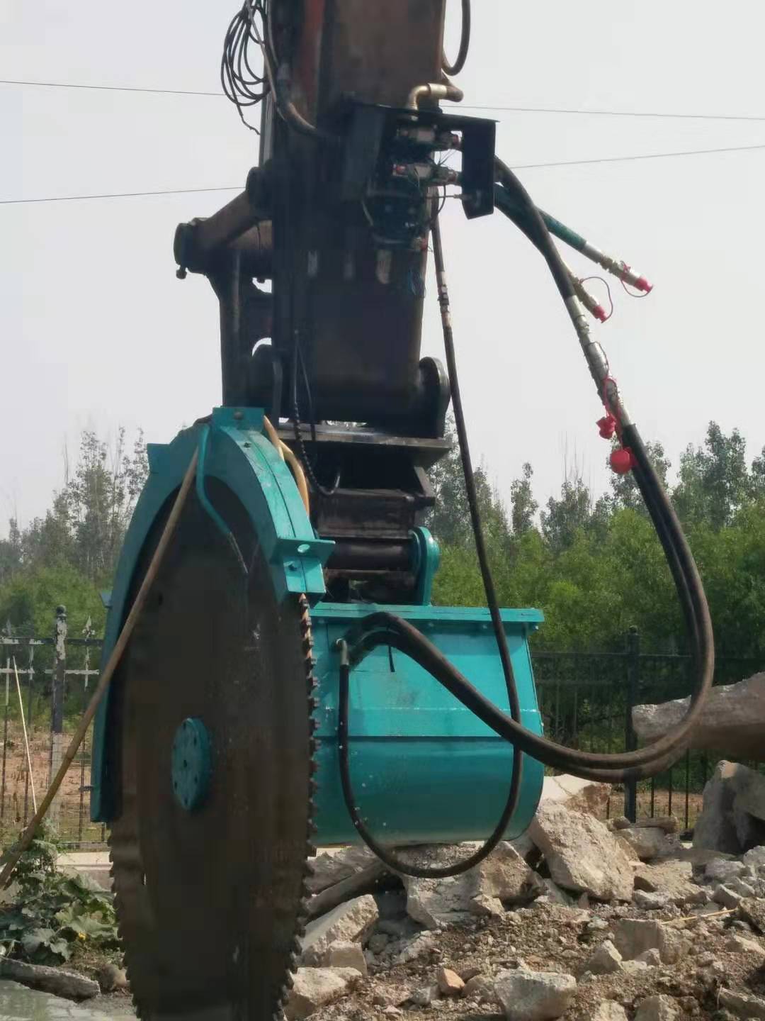 挖掘机改装液压圆盘锯YSJ-1500型岩石锯回传伸缩圆盘岩石锯