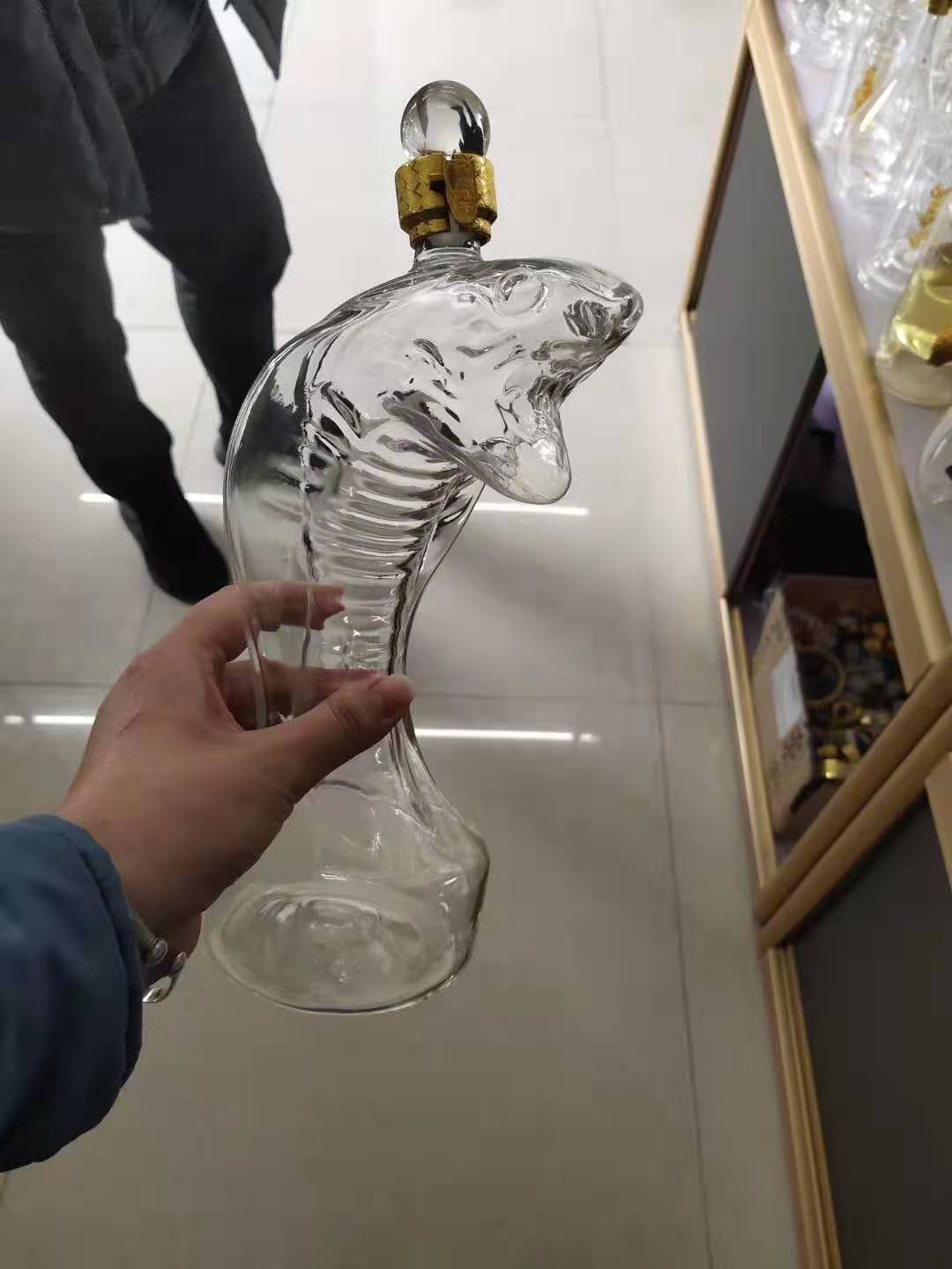 蛇头造型玻璃白酒瓶异形工艺玻璃白酒瓶